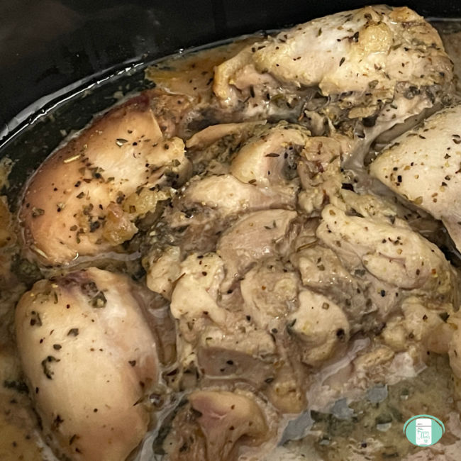 seasoned chicken cooks in the slow cooker